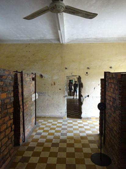 Gefängnisszellen in ehemaligen umgebauten Klassenräumen de Gymnasiums