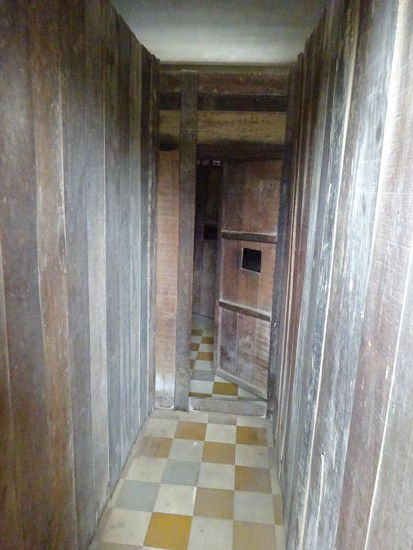 Gefängnisszellen in ehemaligen umgebauten Klassenräumen de Gymnasiums