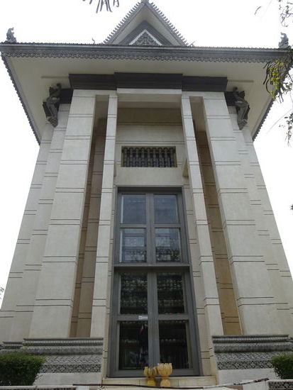 Die zum Andenken der Opfer erbaute Stupa