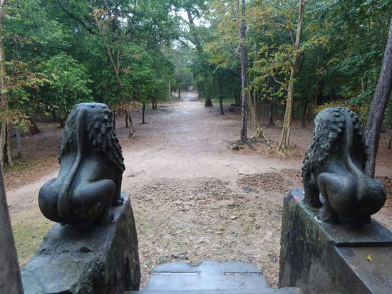 Tempel im Zentrum von Sambor Prei Kuk mit den berühmten 2 Löwen am Eingang