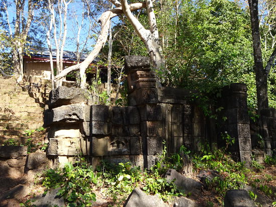 Erste Tempelreste in der Nähe von Preah Khan