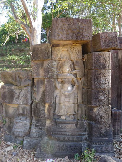 Erste Tempelreste in der Nähe von Preah Khan