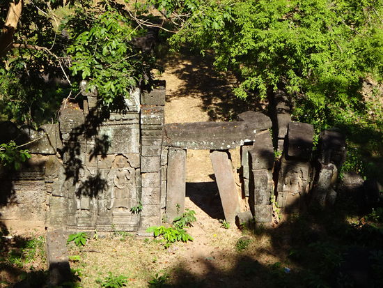 Erste Tempelreste in der Nähe von Preah Khan