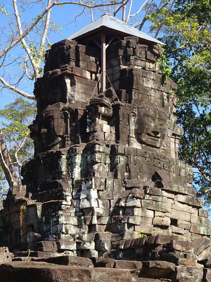 Der von mir schon beschriebene Gesichterturm in Bayon Stil der außerhalb von Angkor eine absolute Seltenheit ist