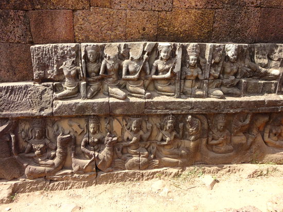 Auf der zum Teil sehr kunstvol gestallteten Terrase des Lebrakönigs aus dem 13. Jh. fanden Einäscherungen von Königen statt