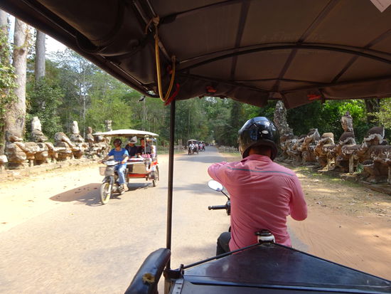 Weiter geht es mit dem Tuk Tuk durch Angkor