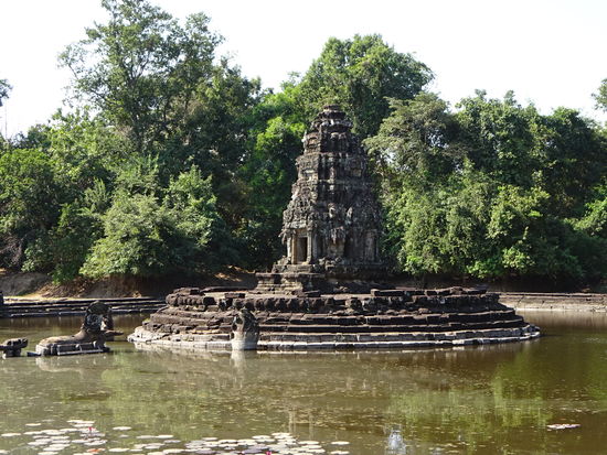 Die künstliche Insel Neak Pean mit Ihrem Tempelturm in der mitte