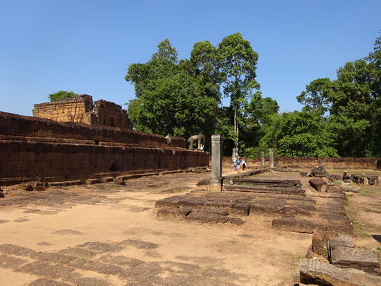 Hindu - Tempel Östlicher Mebon in Angkor aus dem 10. Jh.