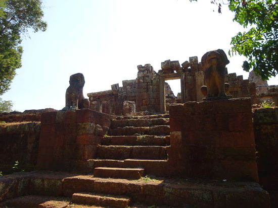 Hindu - Tempel Östlicher Mebon in Angkor aus dem 10. Jh.