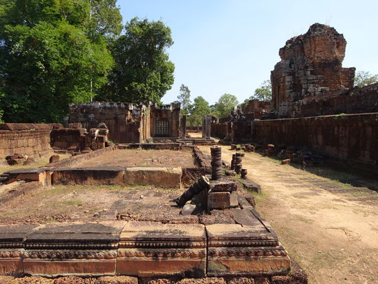 Hindu - Tempel Östlicher Mebon in Angkor aus dem 10. Jh.