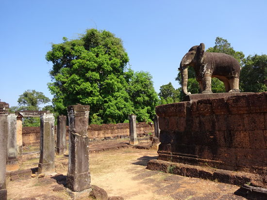 Die Wächter des Östlichen Mebon in Form eines Elefanten