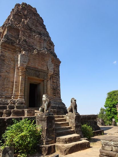Hindu - Tempel Östlicher Mebon in Angkor aus dem 10. Jh.