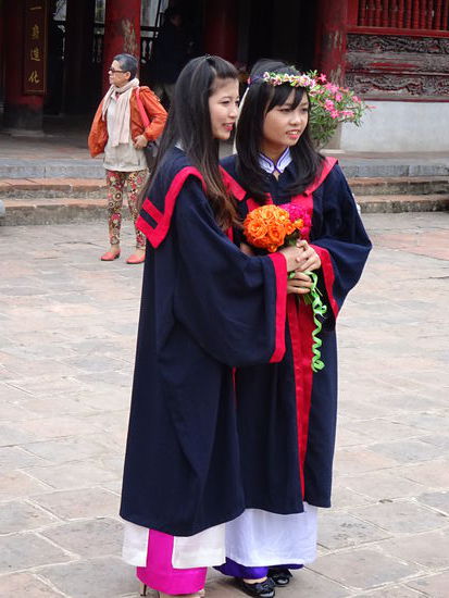 Auch heute noch feiern viele Absolventen der Universität hier ihren Abschluß