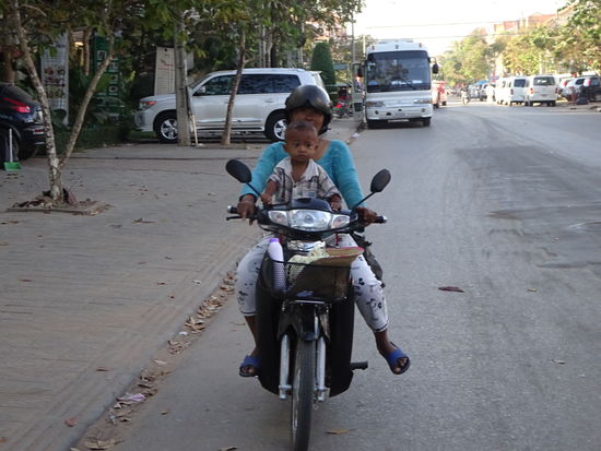 Weiter geht die Fahrt zum Bakong Tempel