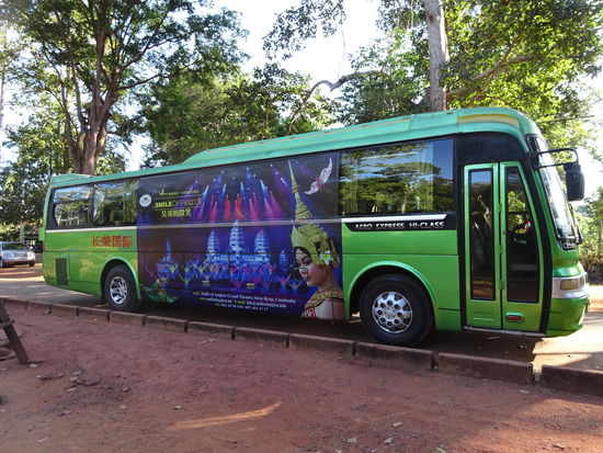 Dieser Bus hat gerade eine chinesische Reisegruppe ausgeladen