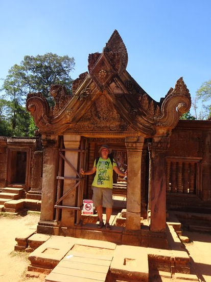 Ich im Hindu - Tempel Banteay Srei aus dem 10. Jh.