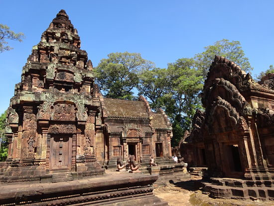 Der Hindu - Tempel Banteay Srei aus dem 10. Jh. gehört zu den schönsten Bauwerken des alten Khmer Reiches