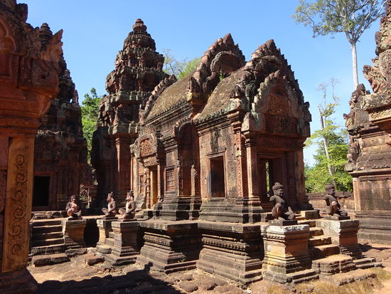 Der Hindu - Tempel Banteay Srei aus dem 10. Jh. gehört zu den schönsten Bauwerken des alten Khmer Reiches