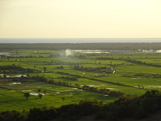 Blick vom Phnom Krom Hügel auf den Tonle Sap im Hintergrund