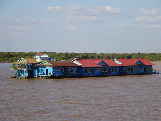 Schuhle auf dem Tonle Sap