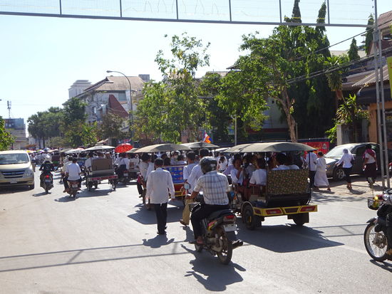 Eine kleine Demo mit Tuk Tuks in Siem Reap