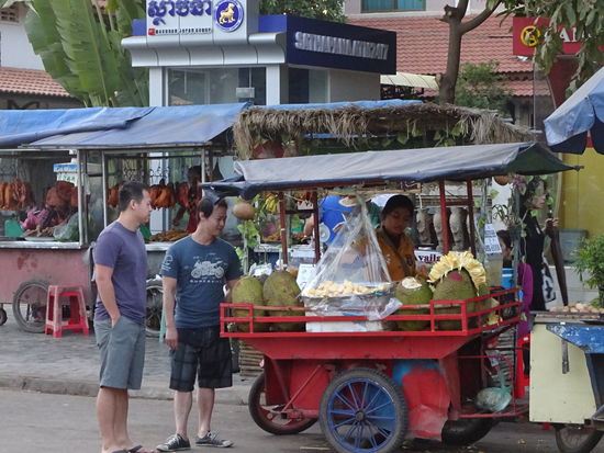 Und hier gibt es wieder lecker Durian Frucht 