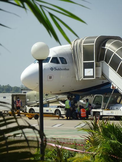 Am Flugzeug der Name der alten Hauptstadt des Königreichs der Siam ( Sukhothai ) auf dem Gebiet des heutigen Thailand