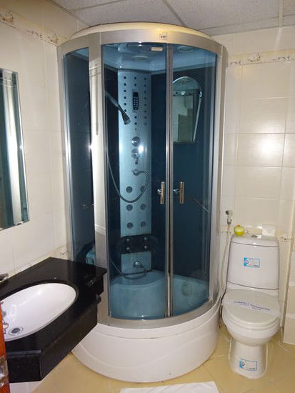 Und auch das Bad macht einen vernünftigen Eindruck für 18 Euro pro Nacht also alles OK !!