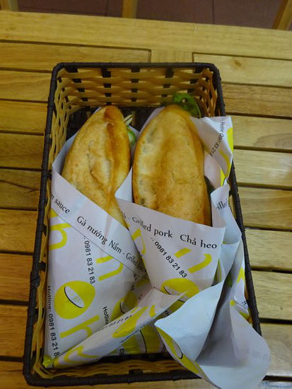 2 Chicken Baguette  40000 VND = 1,65 Euro