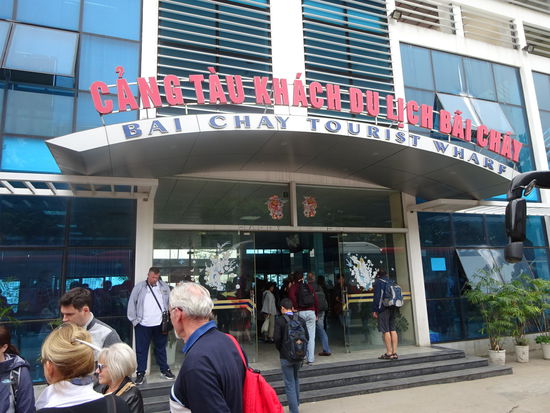 Ankunft an der Halong Bucht