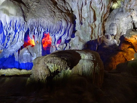 Unterwegs in der Dong Thien Cung Höhle - Himmliche Palasthöhle