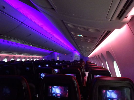 Farbspiele im Dreamliner von Virgin Atlantic