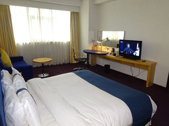 Natürlich mit TV und Klimaanlage