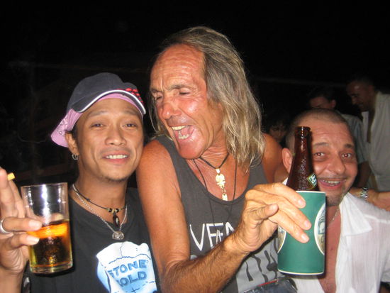 ??? Italiener mit seiner Frau die auch immer mehrere Monate hier verbringen