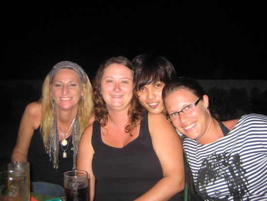 Samui Plaza, Nina, Me, Yang und Annika