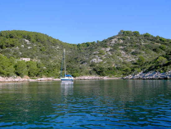 Die Bucht auf Solta, hier die Bucht in die wir dann reingefahren sind, nachdem der Segler weggefahren ist
