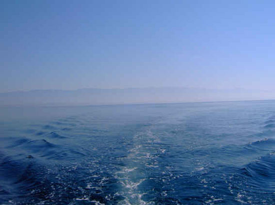 Blick nach hinten, auf die Insel Pag