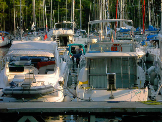 Wo ist unser Boot?
(in der Bildmitte, das kleinste)