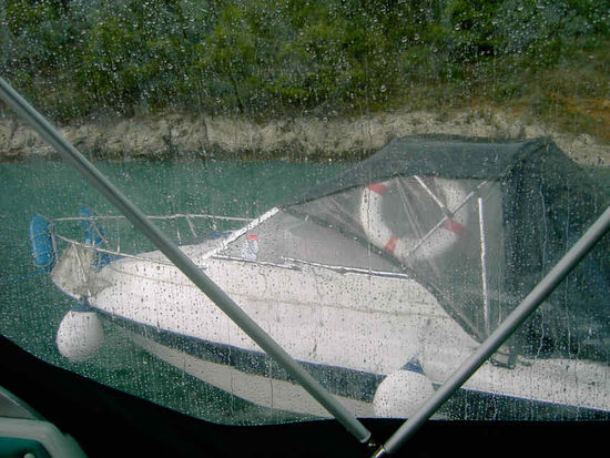 Roberts Boot im Regen