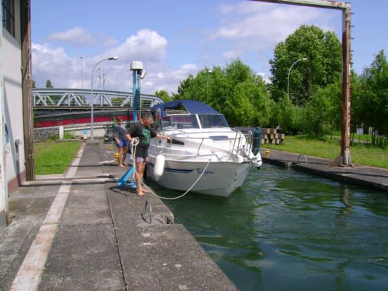 Unsere erste Schleuse im Canal