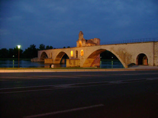 Die Brücke von Avignon - abends geschlossen