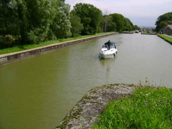 Kaum aus der einen Schleuse heraus, kommt schon die nächste