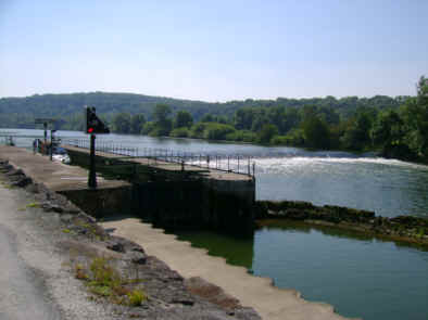 Schleuse und Wehr