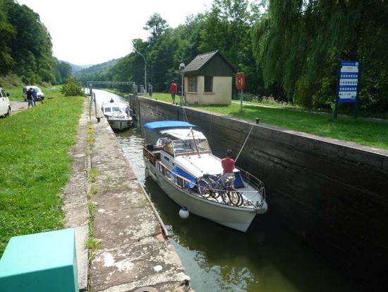 ... diese Boote kamen uns entgegen, also mussten wir eine Weile warten ...