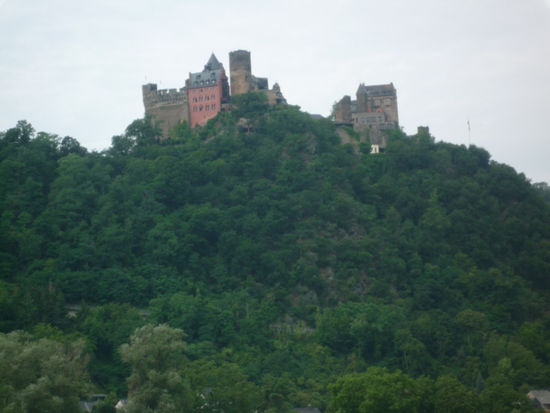 immer wieder, und das auf der kurzen Strecke!
Wenn ,an bedenkt, mit welchen Mitteln die Leute das damals geschafft haben .....