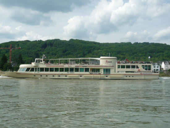 Dieses Ausflugsboot hat uns gefallen,
obs da einen aufs Haus gibt?
