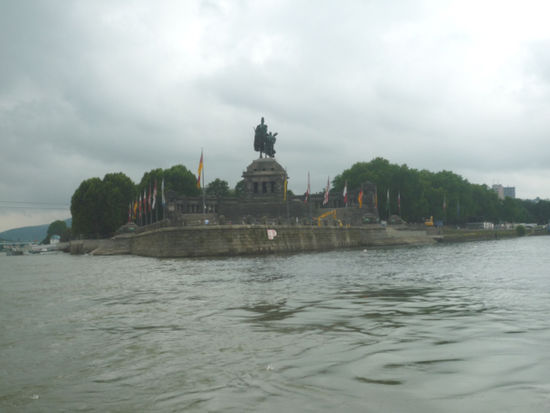 Nochmal das Deutsche Eck, die Mündung der Mosel in den Rhein von unserem Boot aus