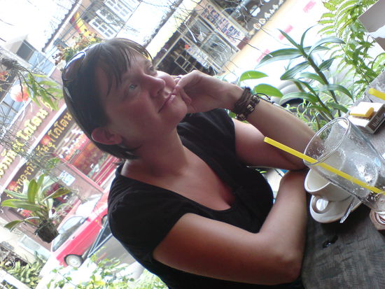 Sonja total betruebt weil der Mangoshake schon leer ist