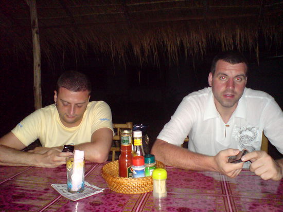 Als kleiner Tipp waere Joys Hinterhofkueche zu erwaehnen --> bestes Musselmann (Musaman) Curry ever.