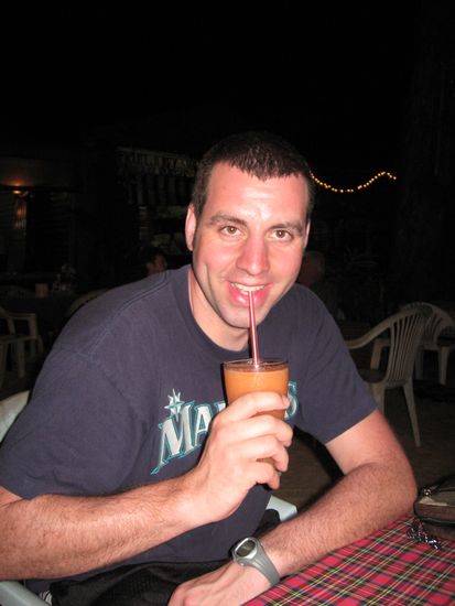 Mein erster Papaya-Shake. Schmeckte irgendwie saeuerlich, Steffen meinte nach Kaese. Es wird auch mein letzter bleiben.